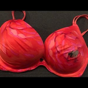 34D Victoria’s Secret bra